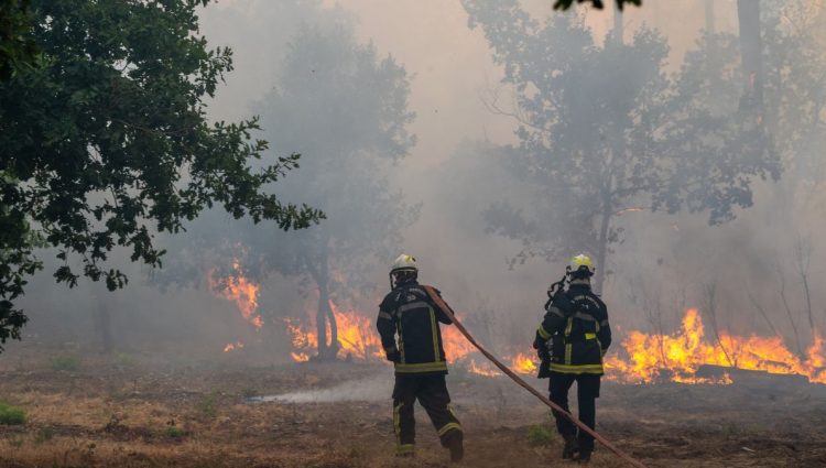 Desetine hiljada ljudi beže od požara u Francuskoj, u Španiji vanredna situacija