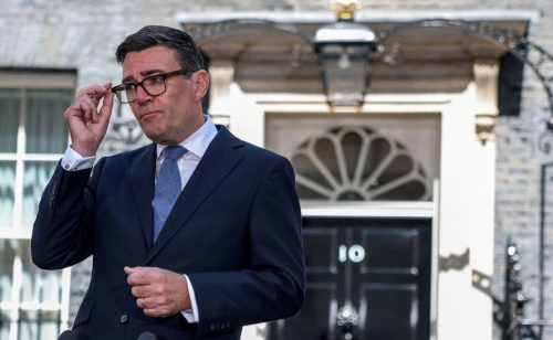 Endi Burnam preuzeo dužnost britanskog premijera
