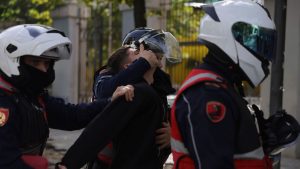 Neredi u Albaniji, Rama ne da ostavku Neredi u Albaniji, Rama ne da ostavku
