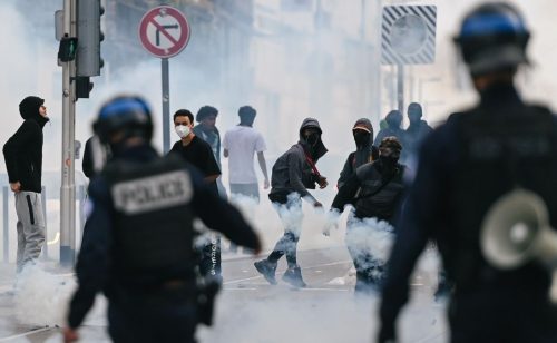 U Francuskoj uhapšeno 3.000 učenika tokom uličnih nereda