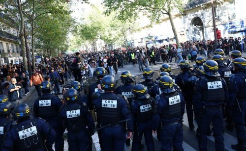 Desetine hiljada na protestima u Francuskoj, policija teško povredila dvojicu dečaka