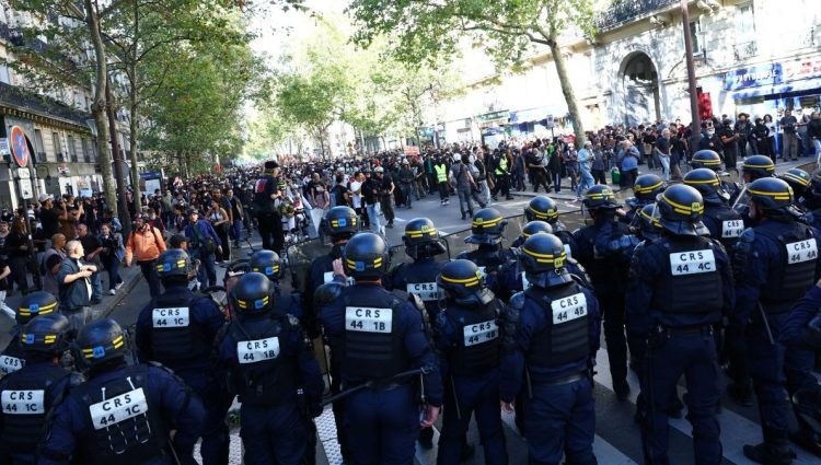 Desetine hiljada na protestima u Francuskoj, policija teško povredila dvojicu dečaka
